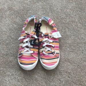 BRAND NEW -Sneakers size 7